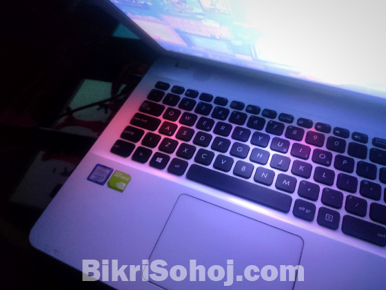 Asus (Full white), 15.6